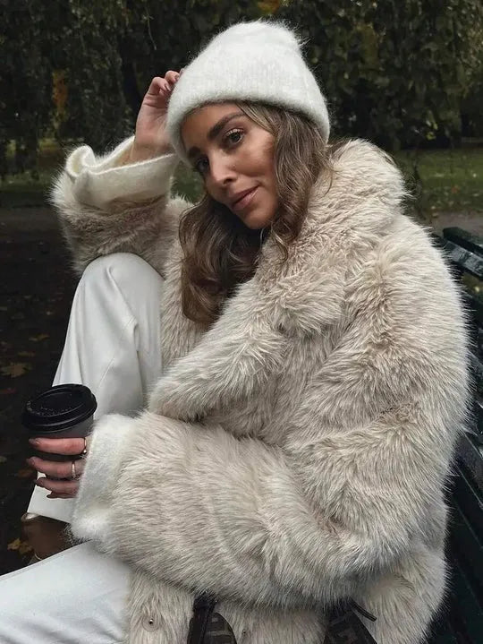 ASTRID | ABRIGO DE PELO SINTÉTICO